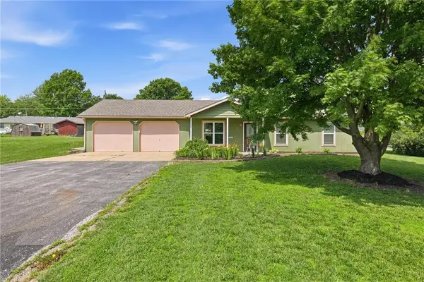 204 Harker Drive, McLouth, KS 66054