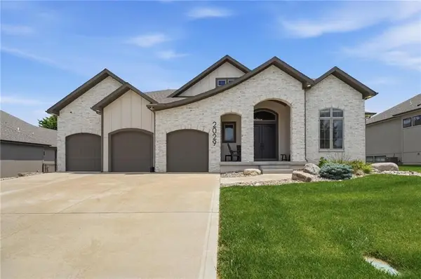 2029 NE Bluestone Drive, Lee's Summit, MO 64064