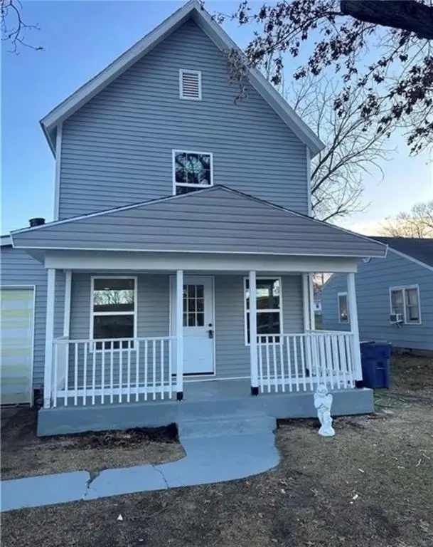 1003 W 1st Street, Coffeyville, KS 67337 - #3