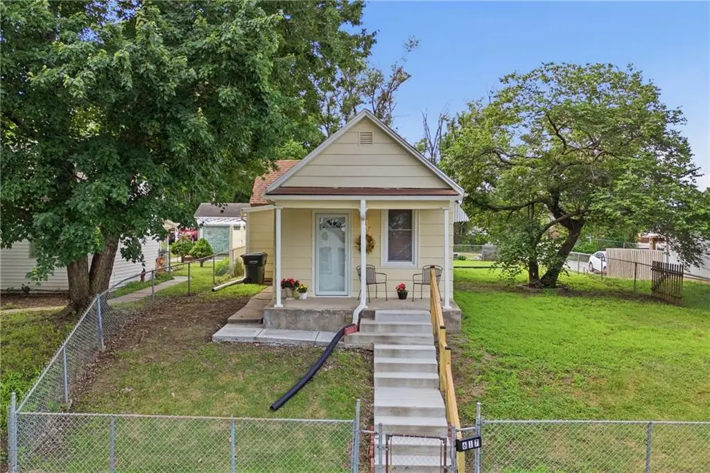 617 Pawnee Street, Leavenworth, KS 66048 - #1