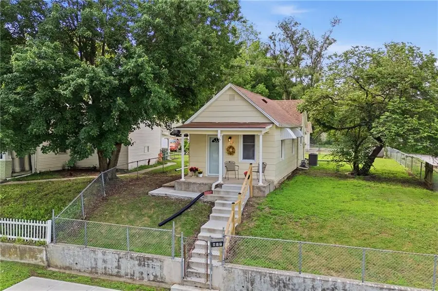 617 Pawnee Street, Leavenworth, KS 66048 - #2