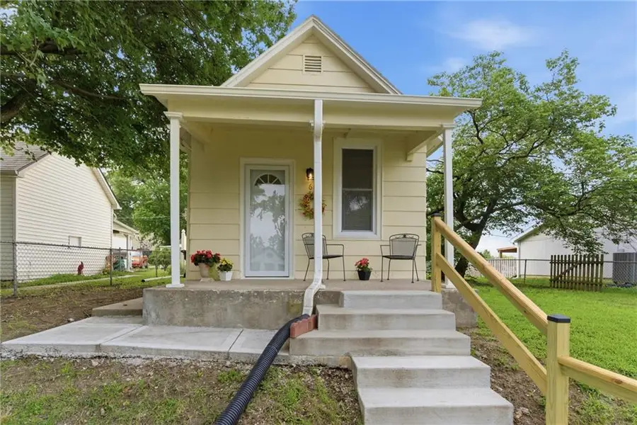 617 Pawnee Street, Leavenworth, KS 66048 - #3