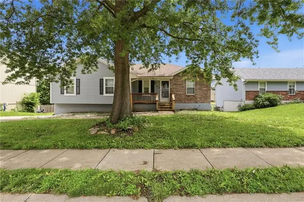 901 SW Foxtail Drive, Grain Valley, MO 64029