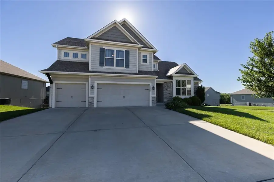 10523 N Randolph Avenue, Kansas City, MO 64157 - #2