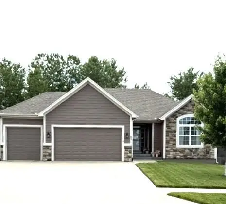 931 N Oak Terrace, Tonganoxie, KS 66086
