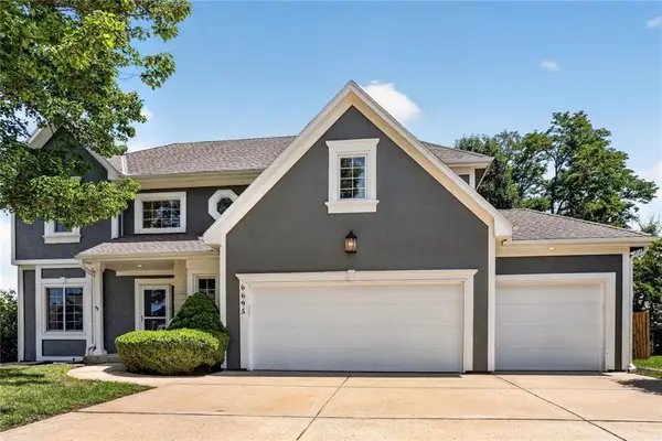 6695 NW Nevada Avenue, Parkville, MO 64152
