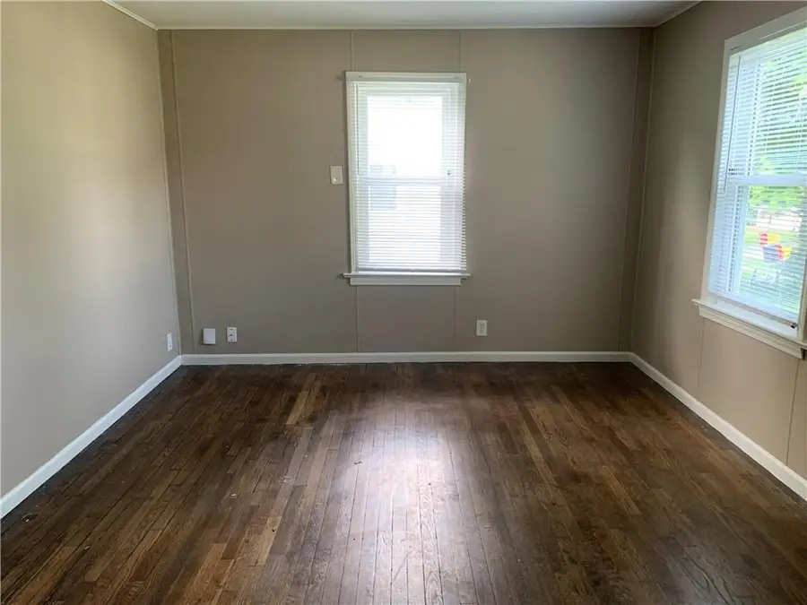 816 S Logan Avenue, Independence, MO 64050 - #3