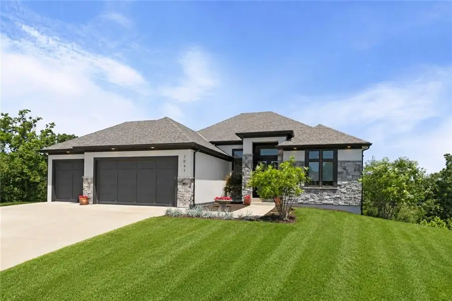 7041 N London Avenue, Kansas City, MO 64151 - #2