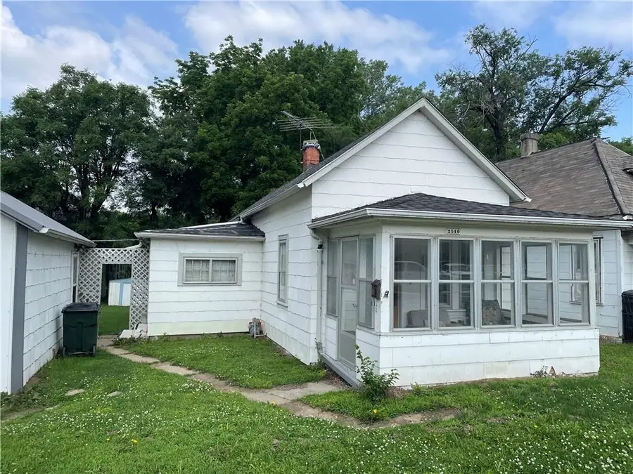 2510 S 4th Street, Leavenworth, KS 66048 - #2