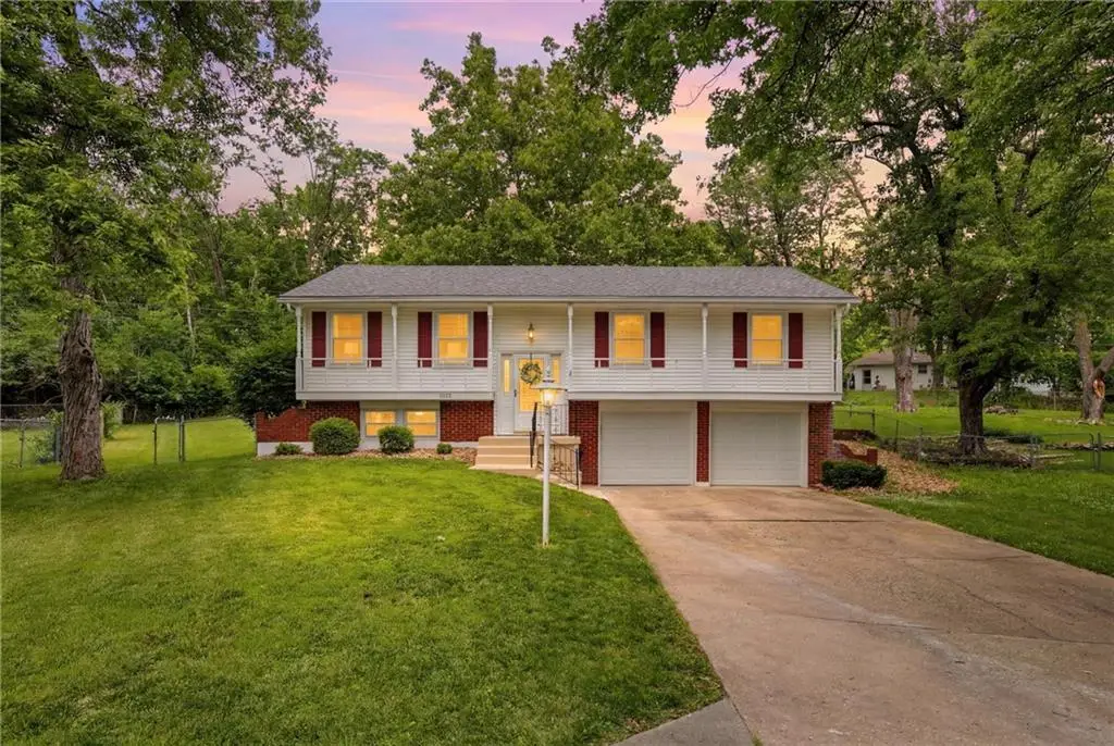 10601 Walrond Avenue, Kansas City, MO 64137 - #1