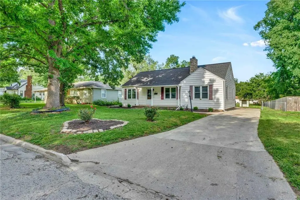 2212 SW Burnett Road, Topeka, KS 66614 - #1