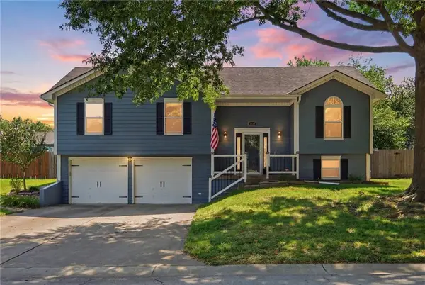 1013 SE Wingate Court, Lee's Summit, MO 64081
