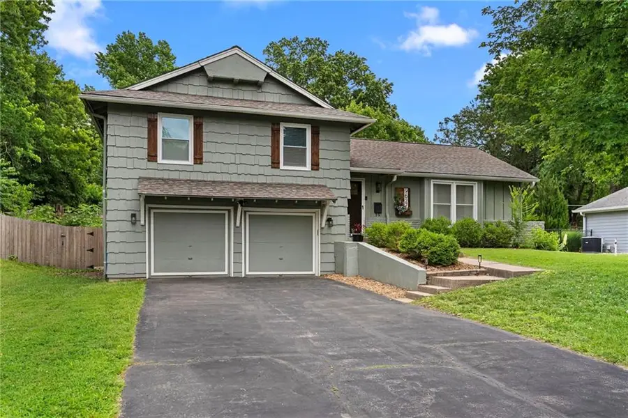 9627 Windsor Street, Overland Park, KS 66206 - #2