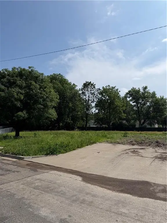 8113 Jarboe Street, Kansas City, MO 64114 - #3