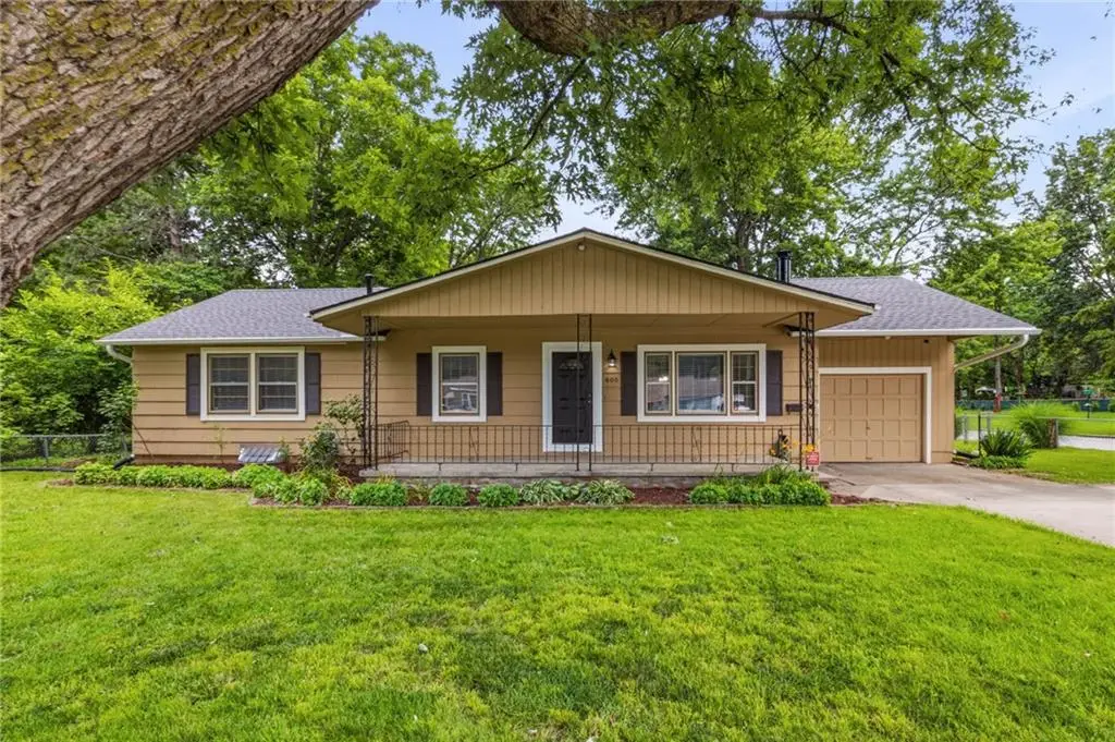 605 W Cedar Street, Olathe, KS 66061 - #1