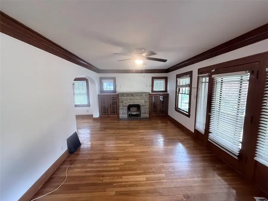 842 Barnett Avenue, Kansas City, KS 66101 - #2