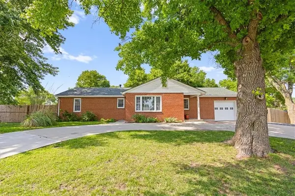 900 Thornton Street, Leavenworth, KS 66048