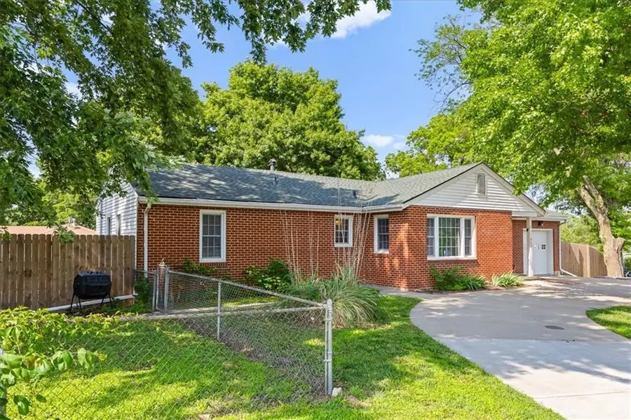 900 Thornton Street, Leavenworth, KS 66048 - #2