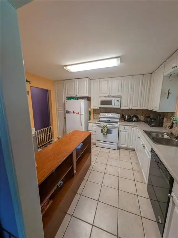 308 E 78th Terrace, Kansas City, MO 64114 - #3