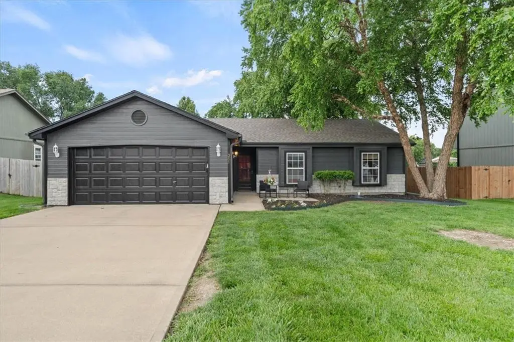 351 W Skylark Street, Gardner, KS 66030 - #1