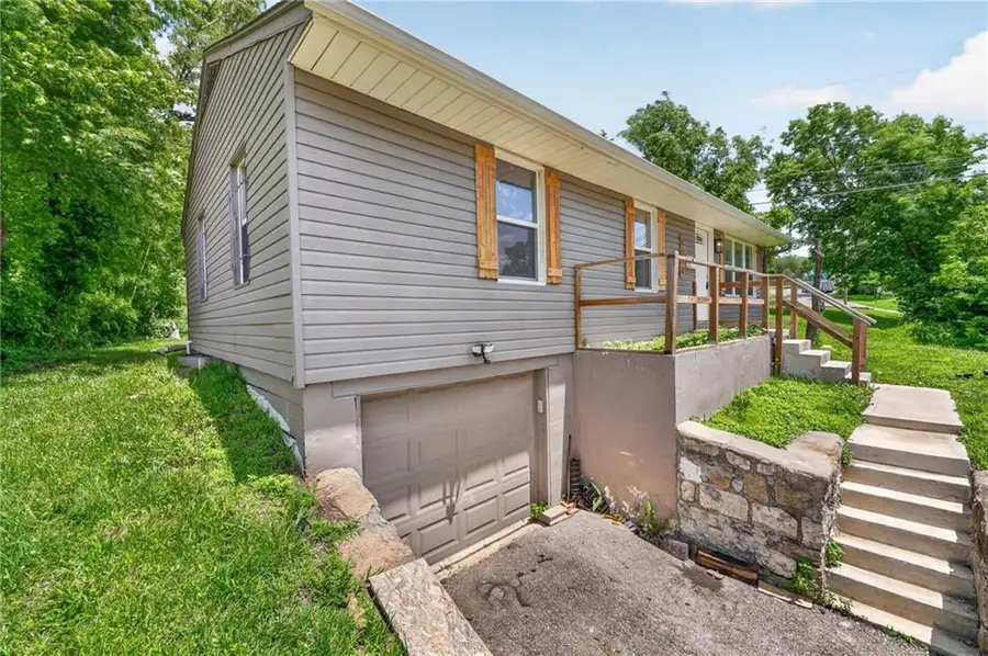 4814 Richmond Avenue, Kansas City, KS 66102 - #3