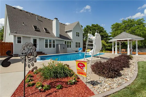1124 NE Waterfield Village Drive, Blue Springs, MO 64014