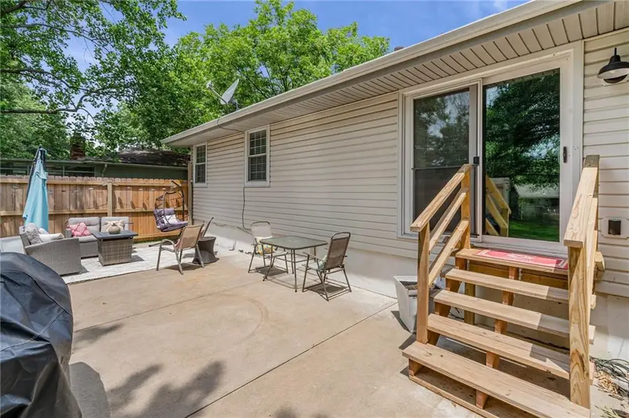 716 Redwood Lane, Blue Springs, MO 64014 - #2