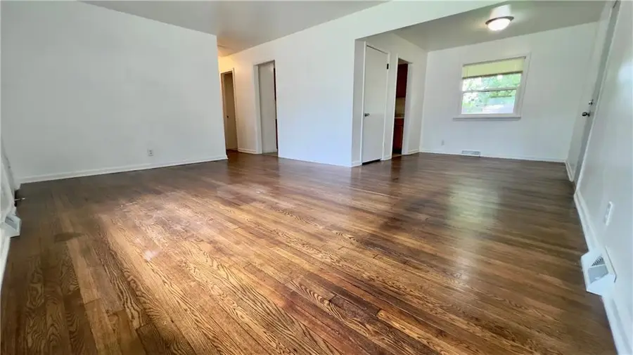 204 N Park Drive, Belton, MO 64012 - #2