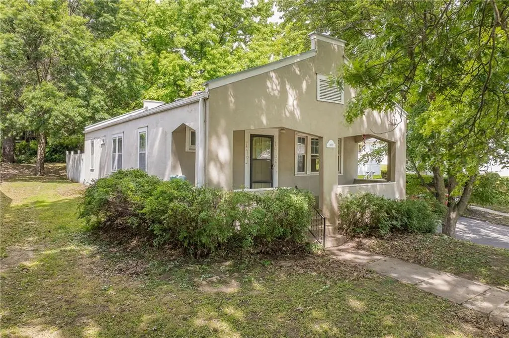1402 S 30th Street, Saint Joseph, MO 64507 - #1
