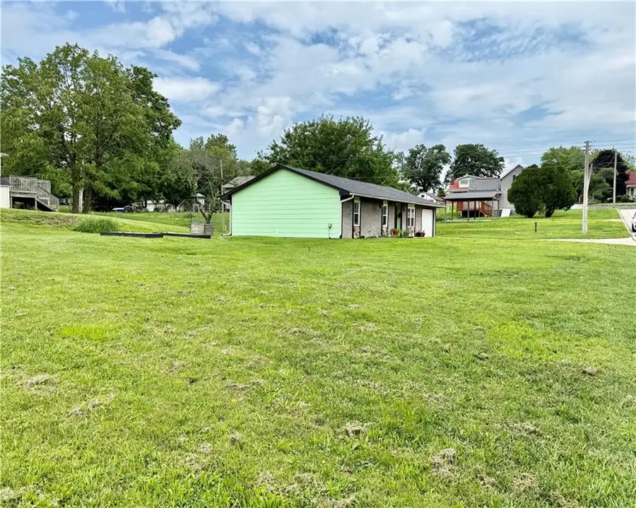606 N Prairie Street, Maryville, MO 64468 - #2