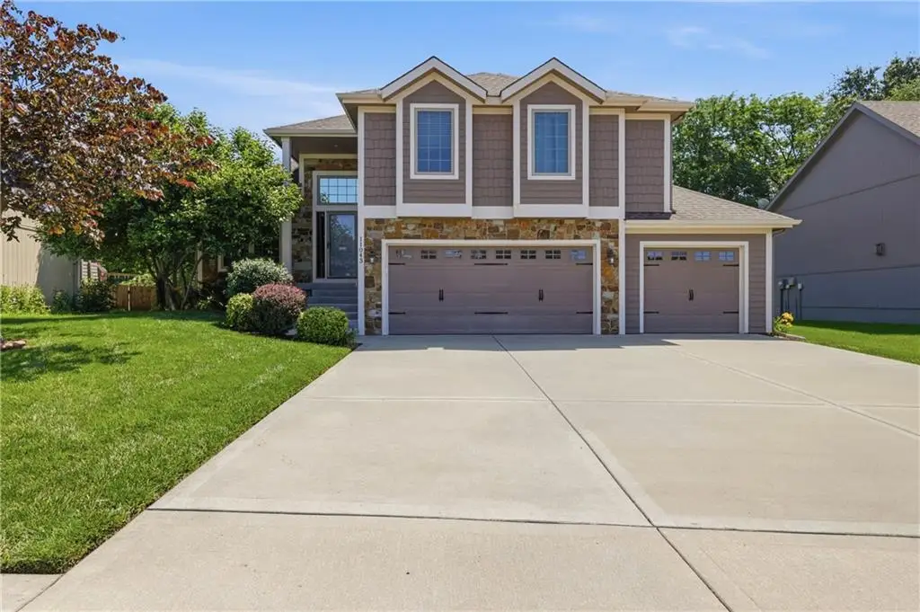 11043 N Madison Avenue, Kansas City, MO 64155 - #1