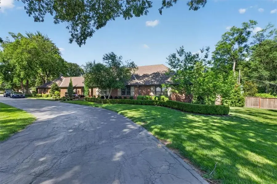 8301 Roe Avenue, Prairie Village, KS 66207 - #3