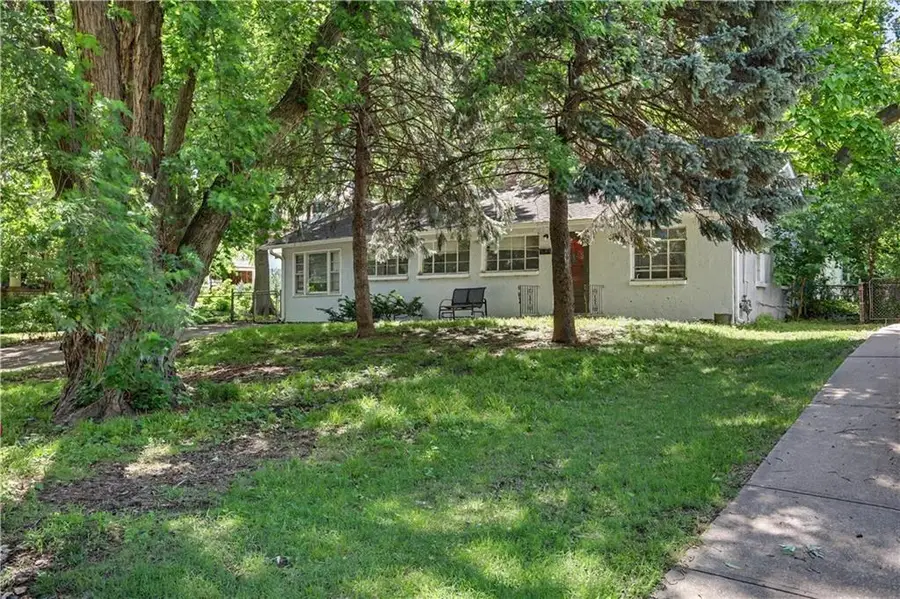 937 W 32nd Terrace, Kansas City, MO 64111 - #2