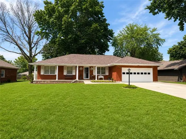 1101 SW Azure Avenue, Blue Springs, MO 64015