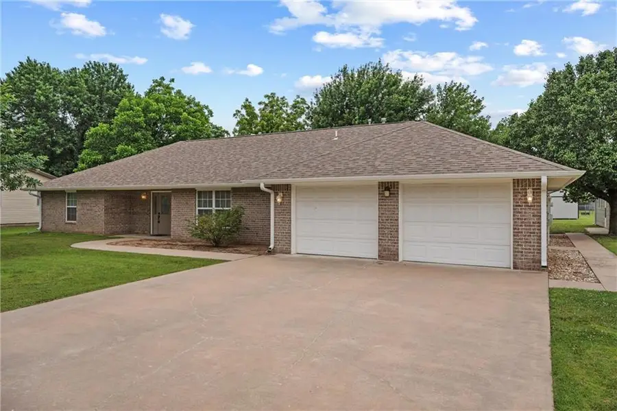 1006 S Ridgeway Street, Caney, KS 67333 - #2