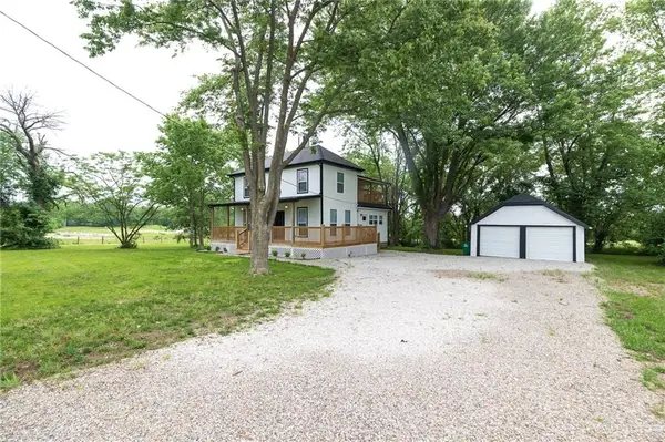21195 S Woodland Road, Spring Hill, KS 66083