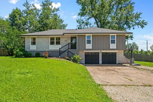 24601 W 86th Terrace, Lenexa, KS 66227