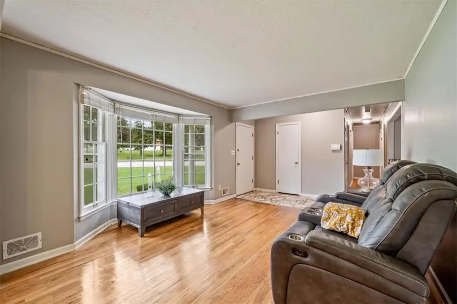 8701 Evanston Avenue, Raytown, MO 64138 - #3
