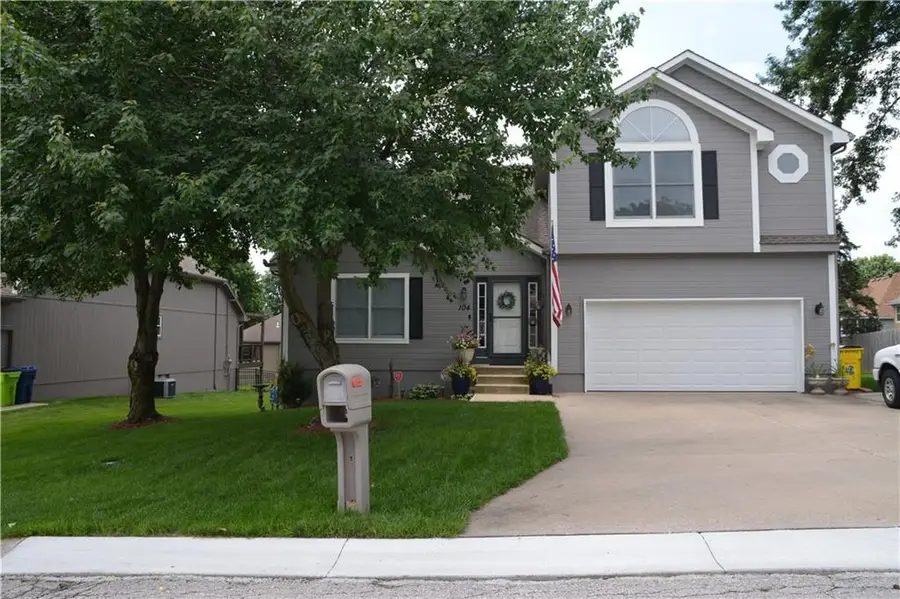 104 NE Eastwood Drive, Blue Springs, MO 64014 - #2