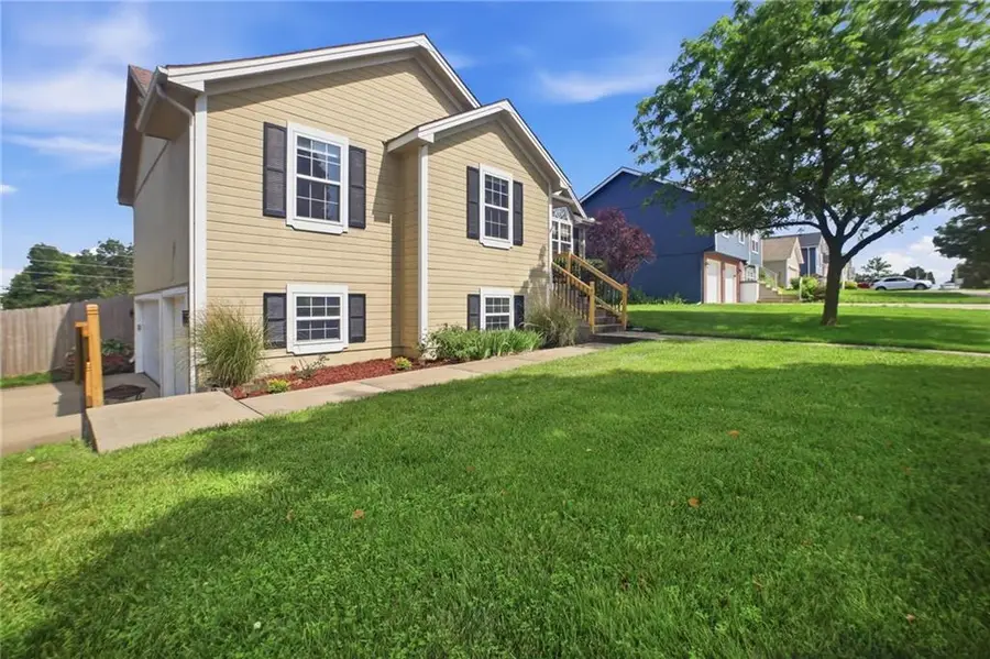 11131 N Lewis Avenue, Kansas City, MO 64157 - #2