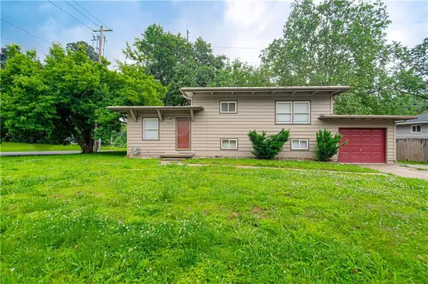 6401 Roswell Avenue, Kansas City, KS 66104