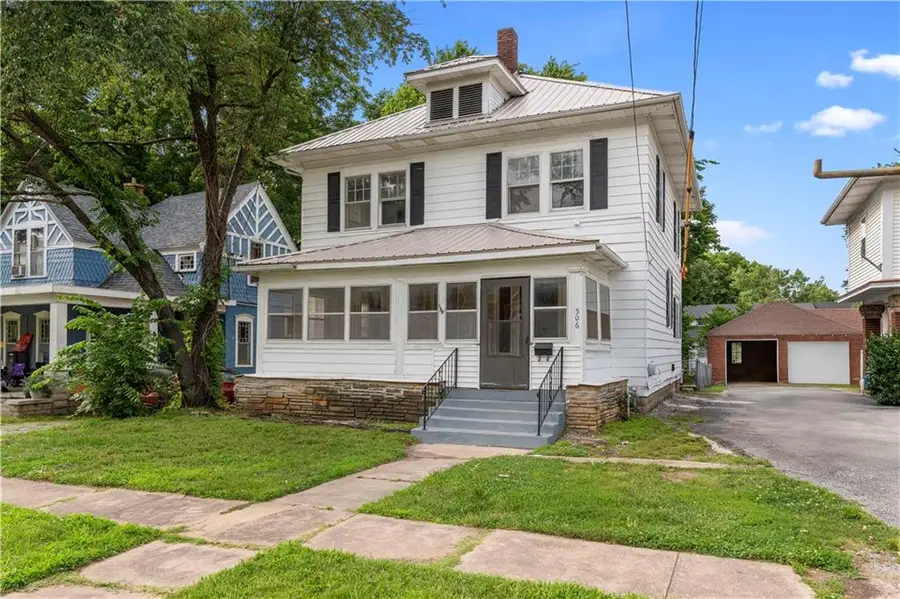 506 W Walnut Street, Nevada, MO 64772 - #2