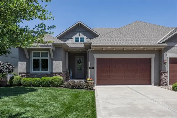19616 W 100th Terrace, Lenexa, KS 66220