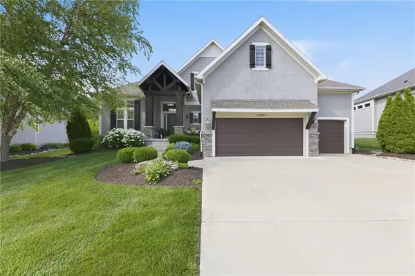 11606 W 157th Terrace, Overland Park, KS 66221