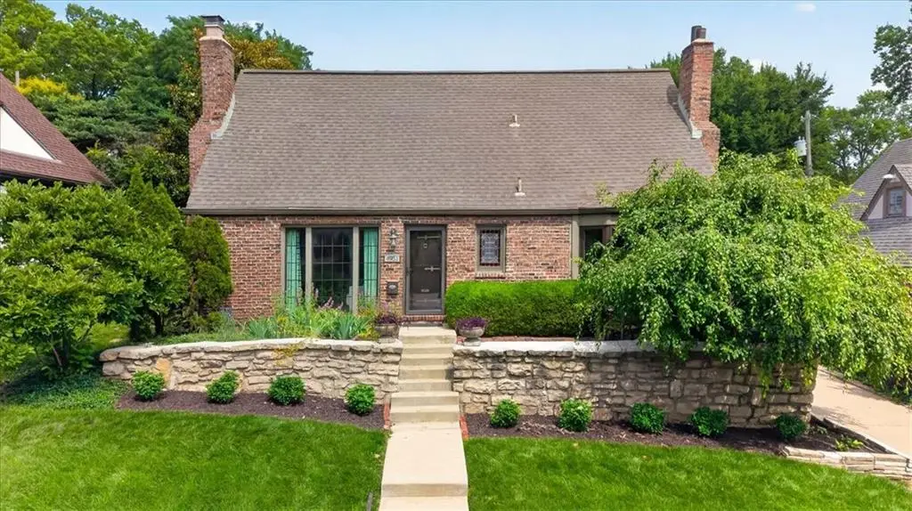 4951 State Line Road, Kansas City, MO 64112 - #1