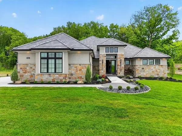 8612 Westridge Court, Parkville, MO 64152