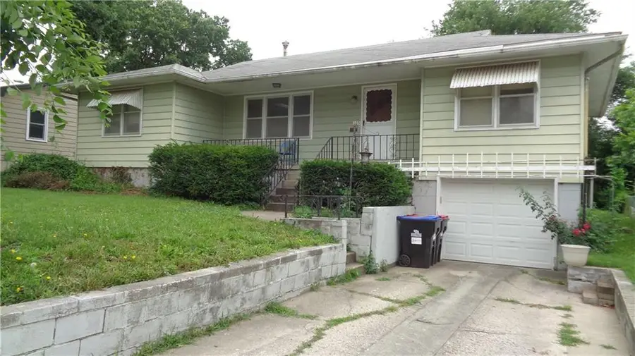 305 S Mitchell Street, Warrensburg, MO 64093 - #2