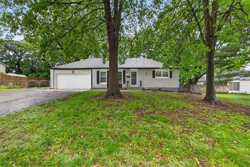 9504 Bennington Avenue, Kansas City, MO 64134 - #1
