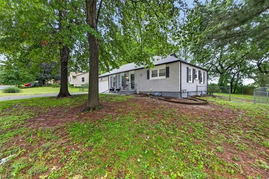 9504 Bennington Avenue, Kansas City, MO 64134 - #2