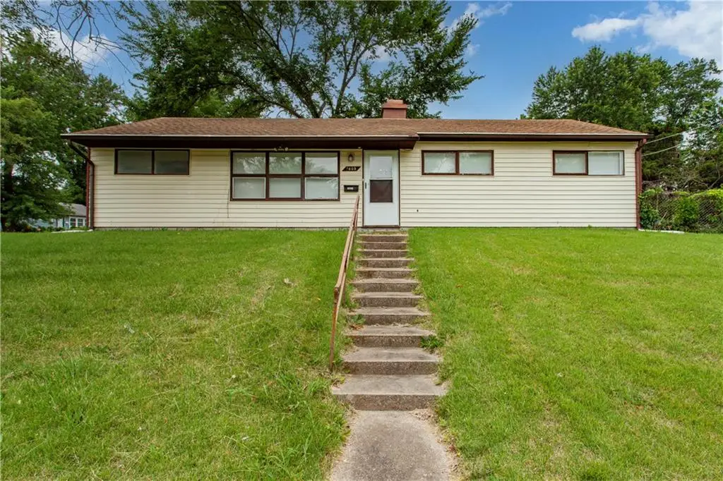 7805 E 114th Street, Kansas City, MO 64134 - #1